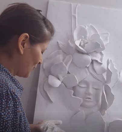 هنرجو گچبری گل و بوته خانم میرزاده