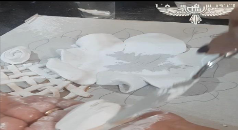 گچبری گل رز به سبک مدرن