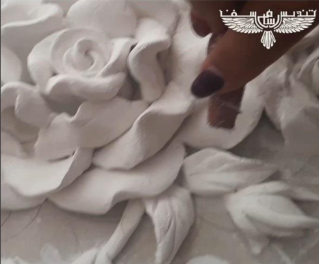 گچبری گل رز به سبک مدرن